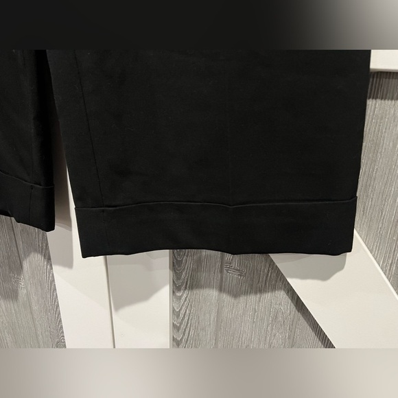 146. The Limited Cassidy Fit Cuffed Capri Pant 0 • Ins 20 Rise 8 - Picture 3 of 9